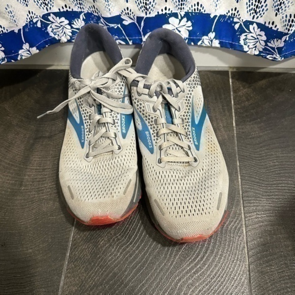 Brooks Ghost Running Sneakers Men 11.0 Unique Colors
Condition 7/10 no flaws